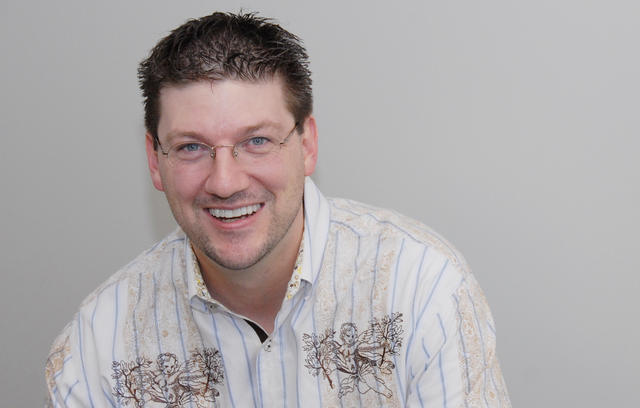Randy Pitchford, un tío muy feliz. Si buscáis su foto en Google veréis como aparece sonriendo en todas