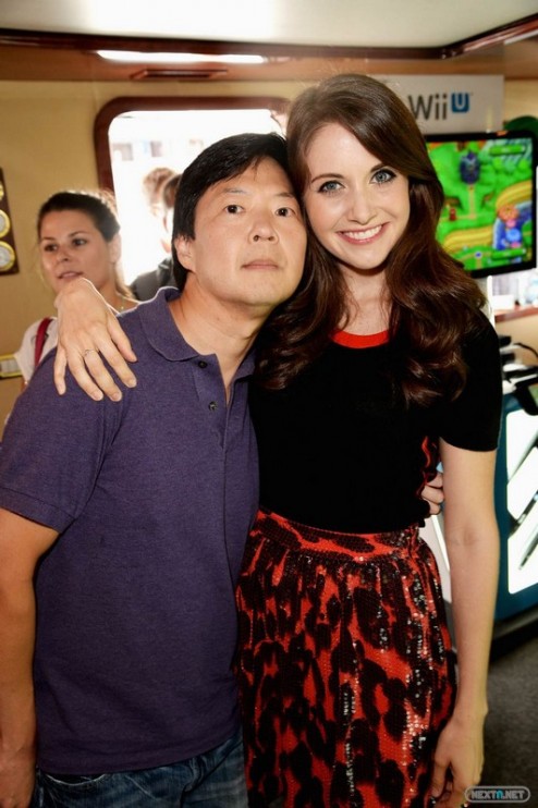 1307-23 Comic-Con Actores famosos Ken Jeong y Allison Brie