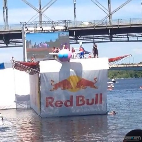1307-28 Pikmin 3 Red Bull Flugtag