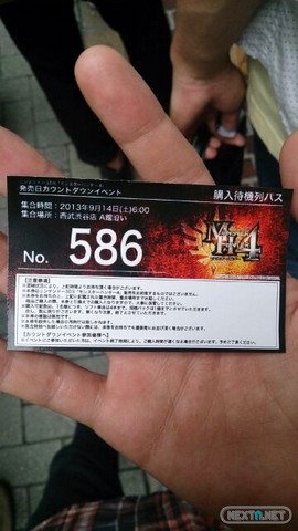 1309-14 Monster Hunter 4  Colas lanzamiento 01