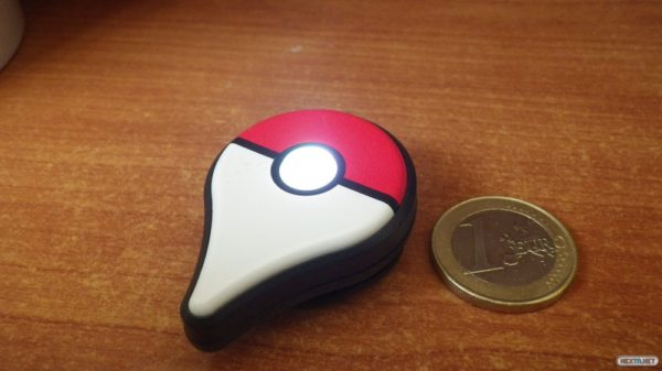 1609-16-unboxing-pokemon-go-plus-interior-14