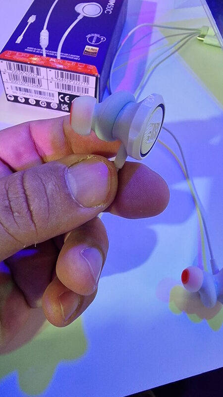 auriculares JBL Quantum 50C evento JBL OWN