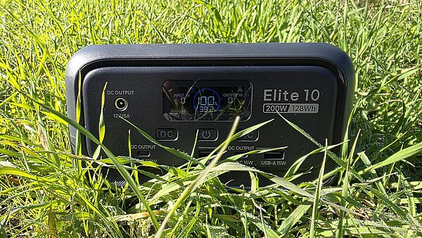 Generador eléctrico solar Bluetti Elite 10 Mini césped